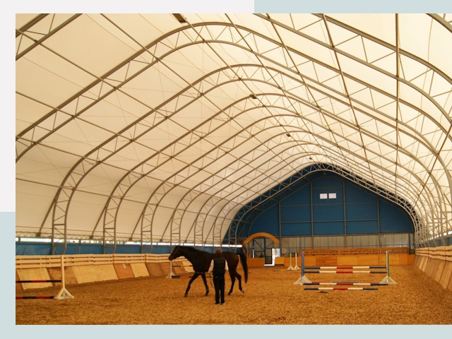 Строительство конных манежей в Костроме